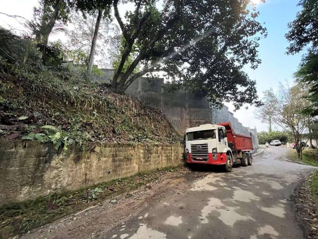 Terreno em Rua Fechada para Venda em Carapicuíba - 5